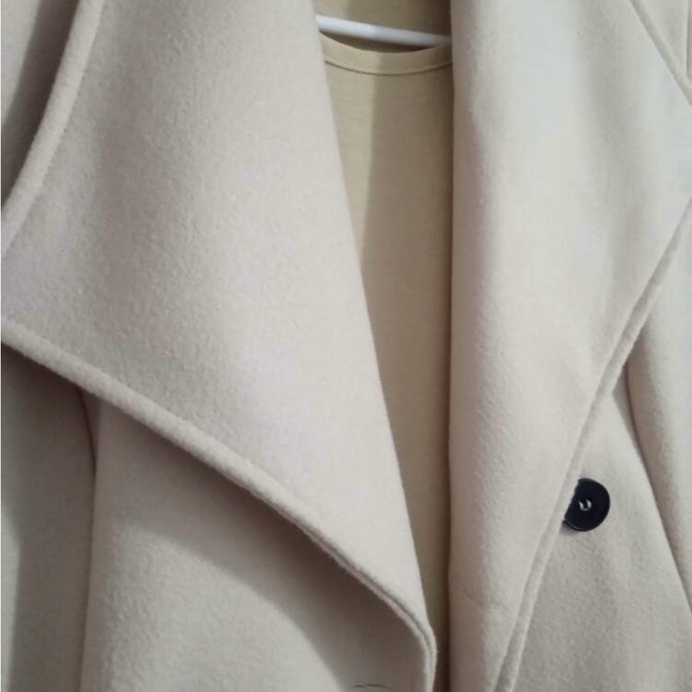 Elegant Cream Apricot Double-Breasted Coat - Picture 5 of 6